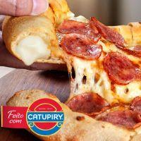 imagem Pizza Família (35cm) com Borda e Refrigerante 1,5 litros Gratis